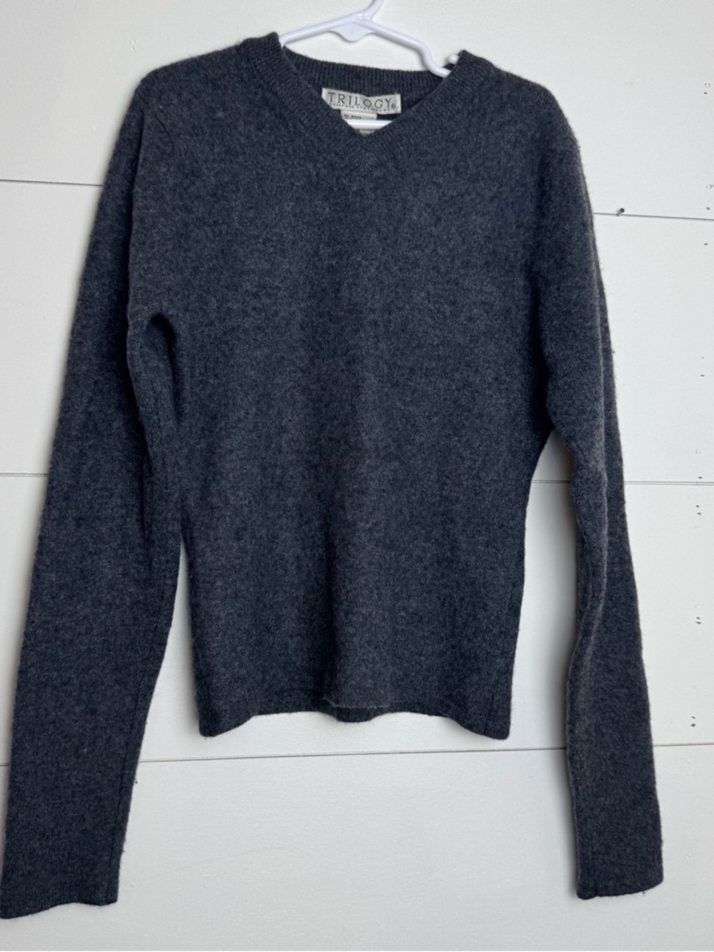 Women’s Trilogy 100% Cashmere Gray Long Sleeve Shirt Sweater Small V Neck